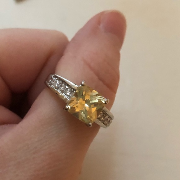 Ring - Picture 2 of 4